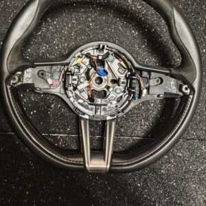 OEM Original Giulia Quadrifoglio Carbon Steering wheel (as good as new)